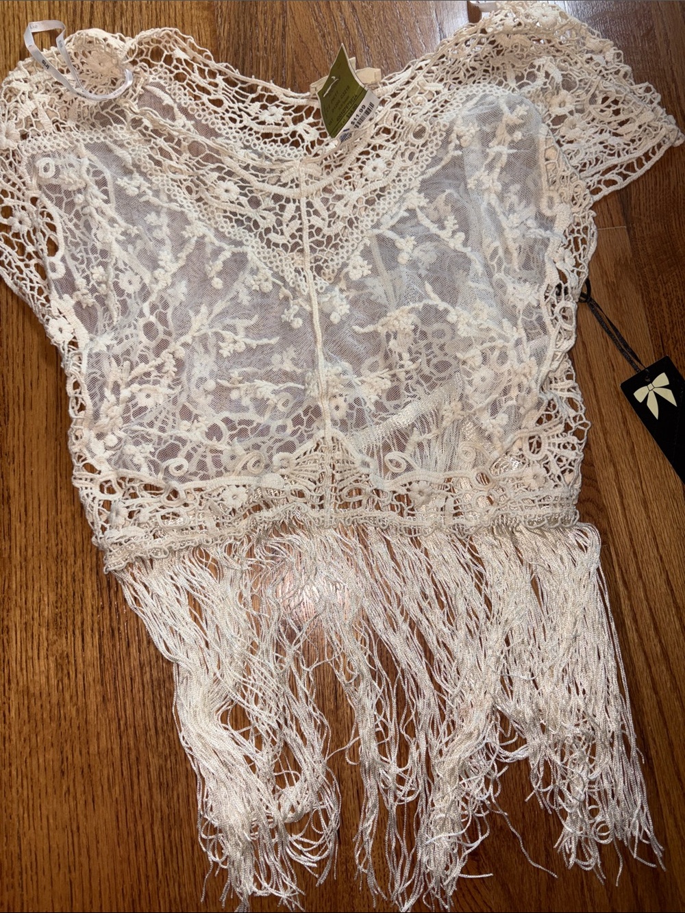 Iris Basic - Cream Crochet Fringe Crop Top (S/M